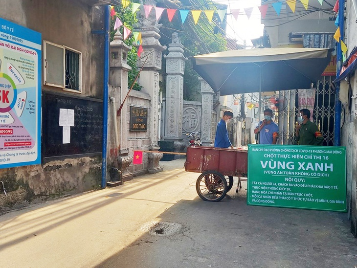 Gần 400 chốt “vùng xanh” ngăn dịch ở Hoàng Mai - Ảnh 4.