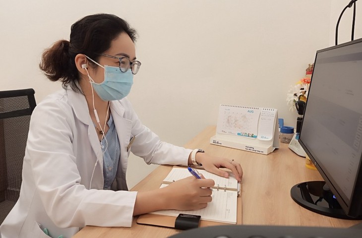 Nhân rộng mạng lưới thầy thuốc đồng hành chống dịch COVID-19 - Ảnh 1.