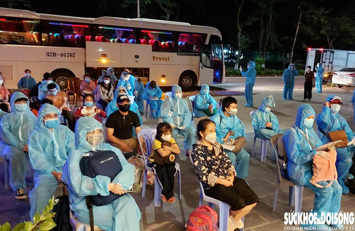 Nghệ An đón công dân từ các tỉnh phía Nam về quê trên ‘chuyến bay 0 đồng’ - Ảnh 1.