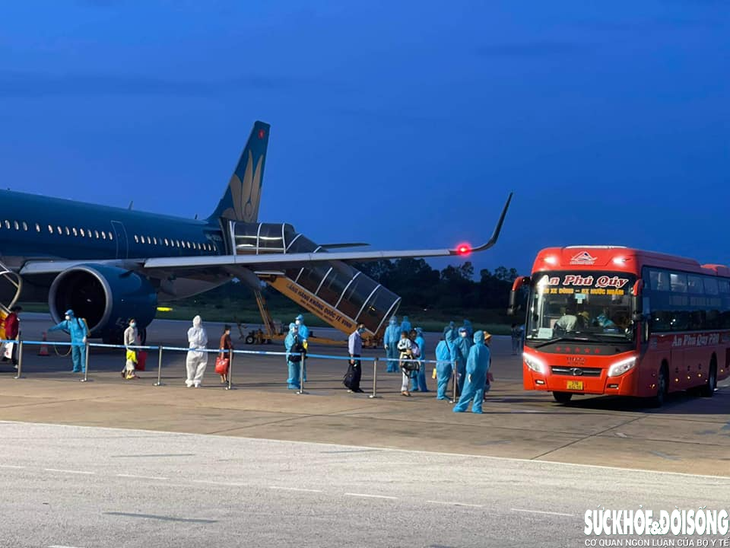 Nghệ An đón công dân từ các tỉnh phía Nam về quê trên ‘chuyến bay 0 đồng’ - Ảnh 3.