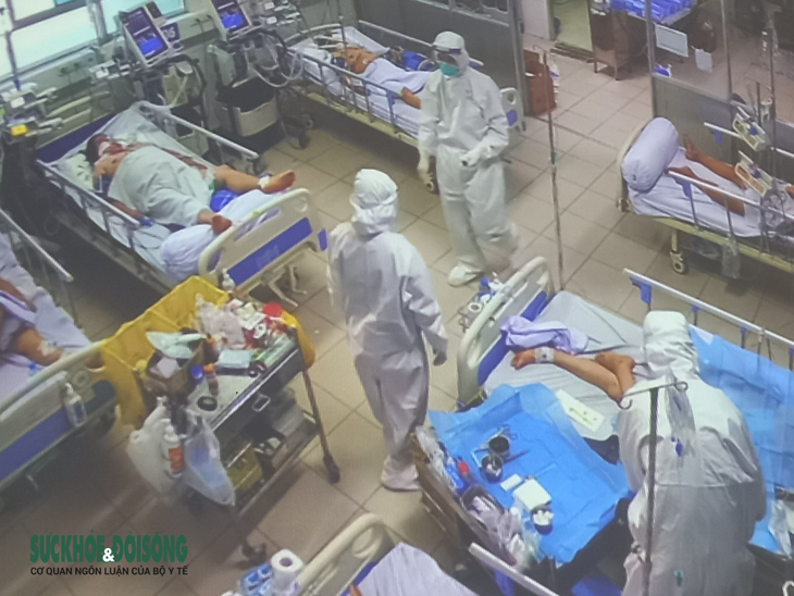 Khi bệnh nhân COVID-19 cần, thầy thuốc làm việc gấp đôi - Ảnh 3. Khi bệnh nhân COVID-19 cần, thầy thuốc làm việc gấp đôi - Ảnh 3.