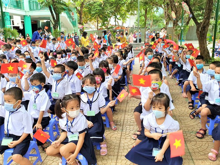 Lịch tựu trường sớm giữa lúc dịch bệnh căng thẳng, Bộ GD&ĐT nói gì? - Ảnh 1.