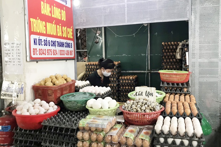 Bố trí địa điểm tạm thời thay thế các chợ bị đóng cửa do có ca nhiễm - Ảnh 1. Bố trí địa điểm tạm thời thay thế các chợ bị đóng cửa do có ca nhiễm - Ảnh 1.