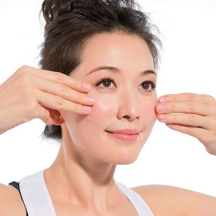 7 bước massage mặt tại nhà ngăn ngừa lão hóa - Ảnh 3.