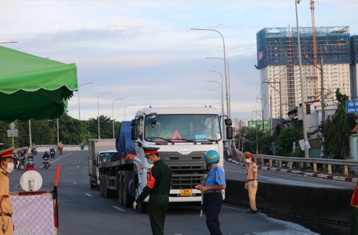 Đảm bảo thông suốt vận tải hàng hoá và an toàn phòng, chống dịch COVID-19 - Ảnh 1. Đảm bảo thông suốt vận tải hàng hoá và an toàn phòng, chống dịch COVID-19 - Ảnh 1.