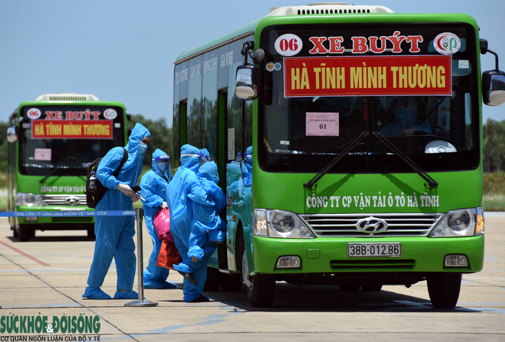 Gần 1000 người Hà Tĩnh về quê tránh dịch trên “chuyến bay 0 đồng” - Ảnh 4. Gần 1000 người Hà Tĩnh về quê tránh dịch trên “chuyến bay 0 đồng” - Ảnh 4.