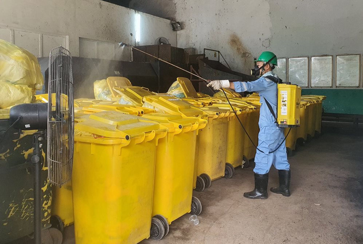 Rác thải “không nghỉ”, Hà Nội vẫn sạch cả khi giãn cách - Ảnh 1.