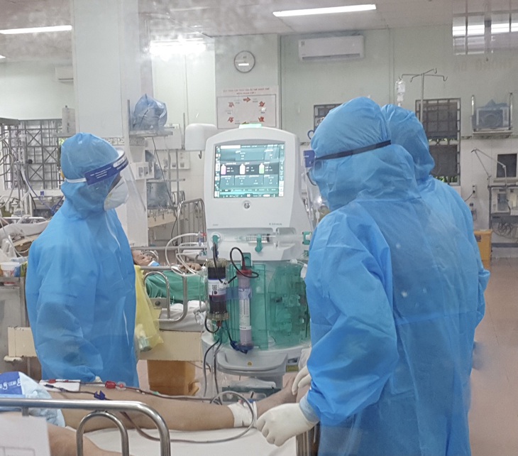 Chuyên gia "hội tụ" chia sẻ kinh nghiệm lọc máu điều trị bệnh nhân COVID-19 nặng   - Ảnh 1.