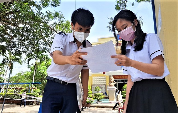 Gần 12.000 thí sinh hoàn thành hai bài thi tốt nghiệp THPT đợt 2 - Ảnh 1.