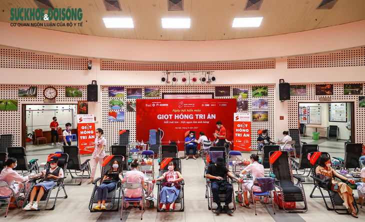 Dịch COVID-19 diễn biến phức tạp nhưng hành trình “Giọt hồng tri ân” vẫn nồng ấm - Ảnh 1. Dịch COVID-19 diễn biến phức tạp nhưng hành trình “Giọt hồng tri ân” vẫn nồng ấm - Ảnh 1.