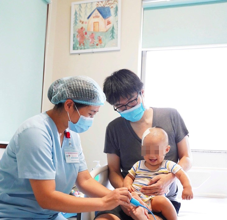 Cứu bé trai 9 tháng tuổi người Nhật bị chấn thương sọ não do ngã khi đang cách ly - Ảnh 2. Cứu bé trai 9 tháng tuổi người Nhật bị chấn thương sọ não do ngã khi đang cách ly - Ảnh 2.