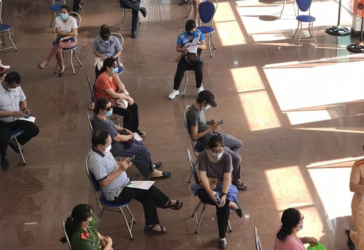 Khánh Hòa yêu cầu các huyện thị, thành phố hoàn thành tiêm 100% vaccine được phân bổ - Ảnh 1.