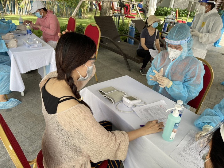 Người dân phấn khởi đi tiêm vaccine ở Công viên đẹp và sang chảnh nhất Sài Gòn - Ảnh 15. Người dân phấn khởi đi tiêm vaccine ở Công viên đẹp và sang chảnh nhất Sài Gòn - Ảnh 15.