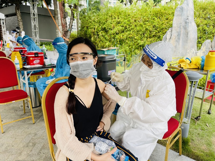 Người dân phấn khởi đi tiêm vaccine ở Công viên đẹp và sang chảnh nhất Sài Gòn - Ảnh 8. Người dân phấn khởi đi tiêm vaccine ở Công viên đẹp và sang chảnh nhất Sài Gòn - Ảnh 8.