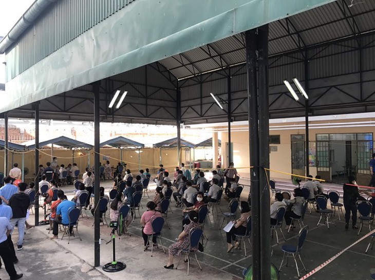Khánh Hoà: Lập chốt kiểm soát, đảm bảo an toàn tiêm vaccin phòng COVID-19 - Ảnh 1.