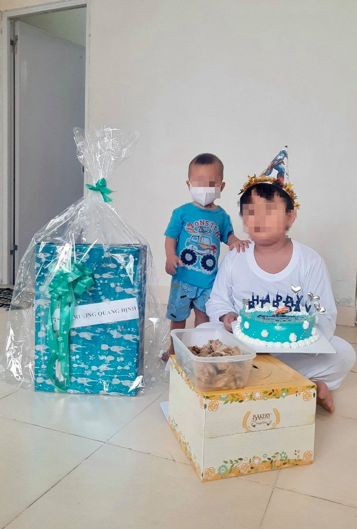 Thư Sài Gòn (số 12): Siêu nhân 9 tuổi F0 tại bệnh viện dã chiến - Ảnh 3. Thư Sài Gòn (số 12): Siêu nhân 9 tuổi F0 tại bệnh viện dã chiến - Ảnh 3.