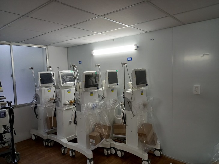 Áp dụng những phương pháp và kỹ thuật tiên tiến nhất để điều trị bệnh nhân COVID-19 nặng - Ảnh 1.
