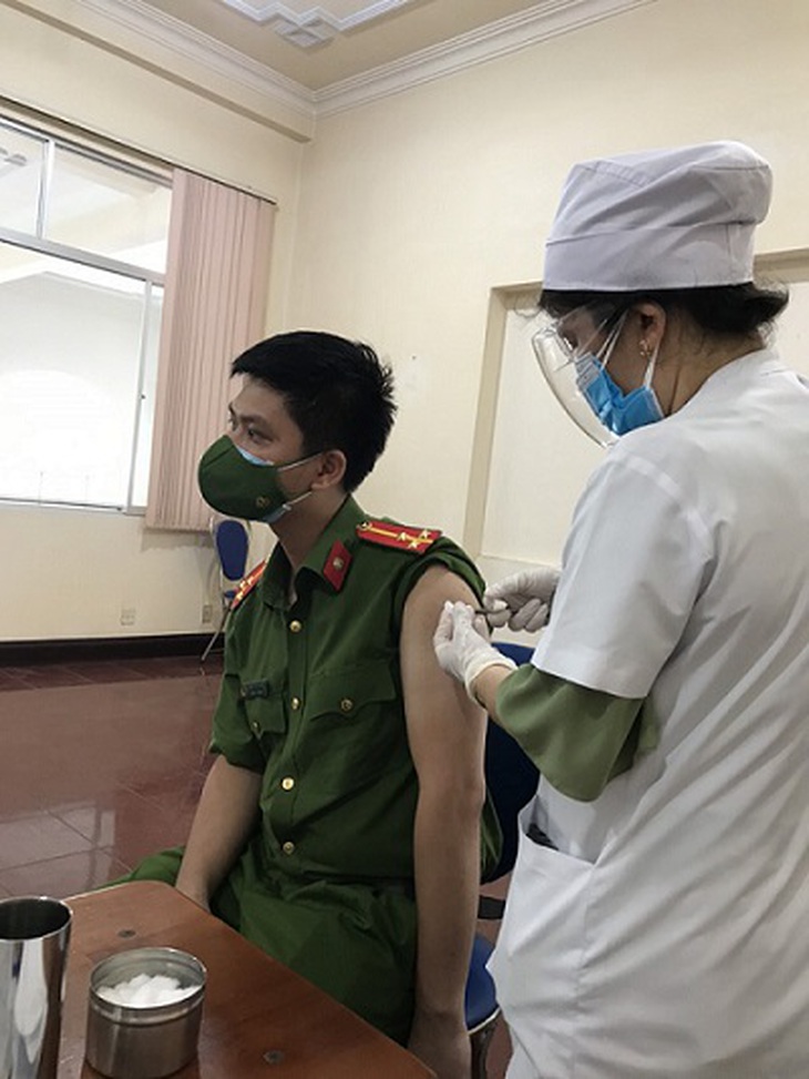 Liên quan tình nguyện viên tại điểm tiêm chủng nhiễm SARS-CoV-2: Gần 1.000 người âm tính - Ảnh 1.