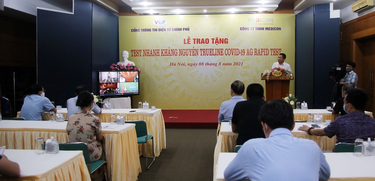 Trao tặng 100.000 kit test nhanh kháng nguyên SARS-CoV-2 cho 4 tỉnh, thành phố   - Ảnh 1.