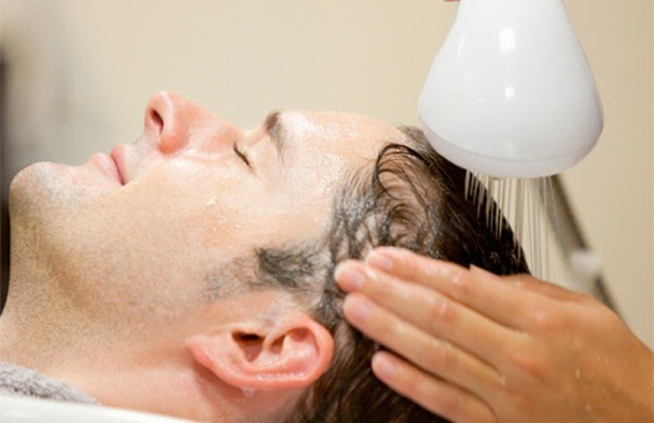Đối với cánh đàn ông, việc gội đầu bao nhiêu lần sẽ tùy thuộc vào cơ địa và tình trạng của mỗi người.