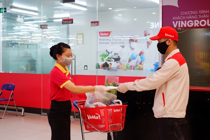 Nhà bán lẻ thiết lập không gian mua sắm an toàn, triển khai nhiều hoạt động cộng đồng có ý nghĩa - Ảnh 3. Nhà bán lẻ thiết lập không gian mua sắm an toàn, triển khai nhiều hoạt động cộng đồng có ý nghĩa - Ảnh 3.