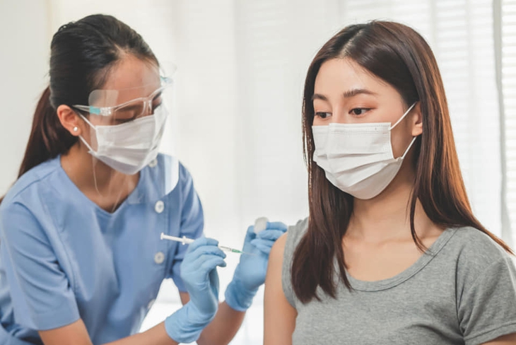 Càng nhiều người dân được tiêm chủng, dịch bệnh càng sớm được đẩy lùi và cuộc sống bình thường mới sẽ sớm trở quay lại.