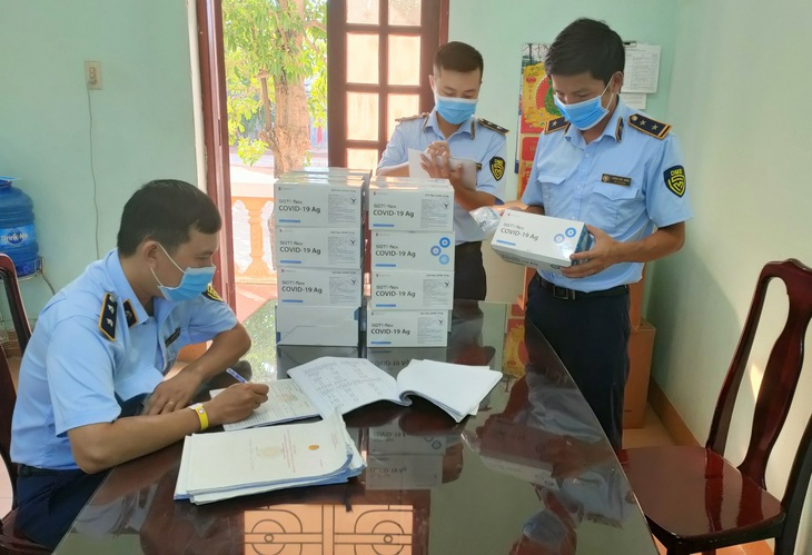 Quảng Bình: Một công ty kinh doanh kit test nhanh COVID-19 có dấu hiệu nhập lậu - Ảnh 1.