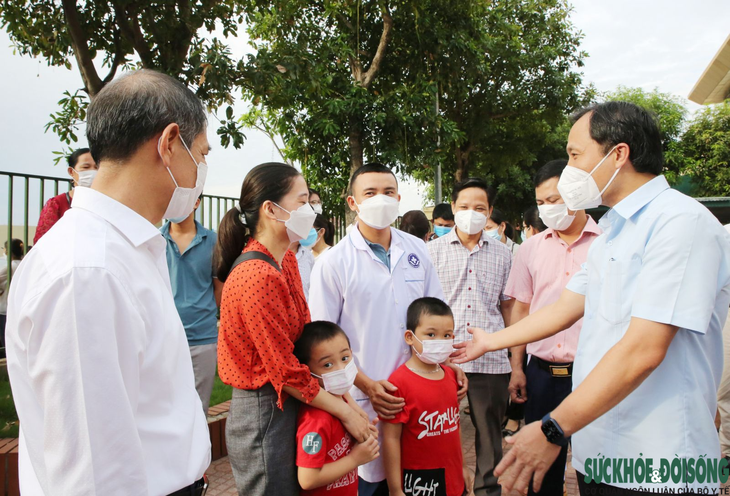 Hà Tĩnh tiếp tục cử cán bộ y tế vào “chia lửa” cho Bình Dương chống dịch - Ảnh 2.