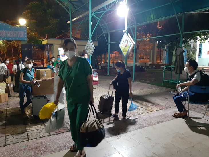 Cán bộ y tế Bắc Giang làm việc xuyên đêm ở Hà Nội: “Chúng tôi coi đây như sự tri ân” - Ảnh 7.