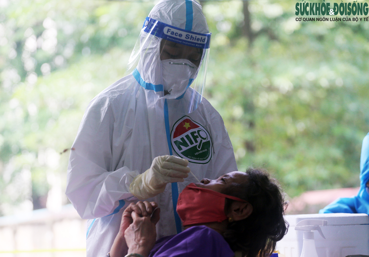 [Ảnh] Hà Nội "chạy đua" với thời gian, "thần tốc" xét nghiệm, tiêm vaccine cho người dân trước 15/9 - Ảnh 7.
