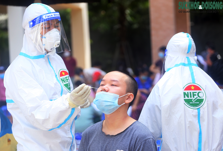 [Ảnh] Hà Nội "chạy đua" với thời gian, "thần tốc" xét nghiệm, tiêm vaccine cho người dân trước 15/9 - Ảnh 8.