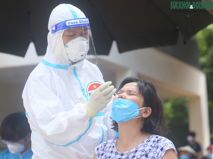 [Ảnh] Hà Nội "chạy đua" với thời gian, "thần tốc" xét nghiệm, tiêm vaccine cho người dân trước 15/9 - Ảnh 9.