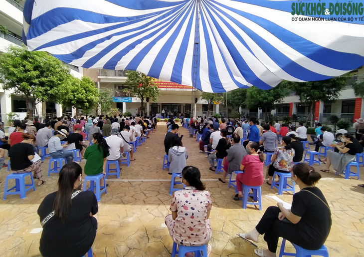 [Ảnh] Hà Nội "chạy đua" với thời gian, "thần tốc" xét nghiệm, tiêm vaccine cho người dân trước 15/9 - Ảnh 12.