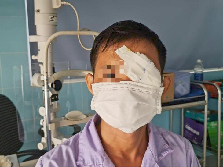 Mua cò về làm thịt một người đàn ông bị cò mổ thủng mắt - Ảnh 2.