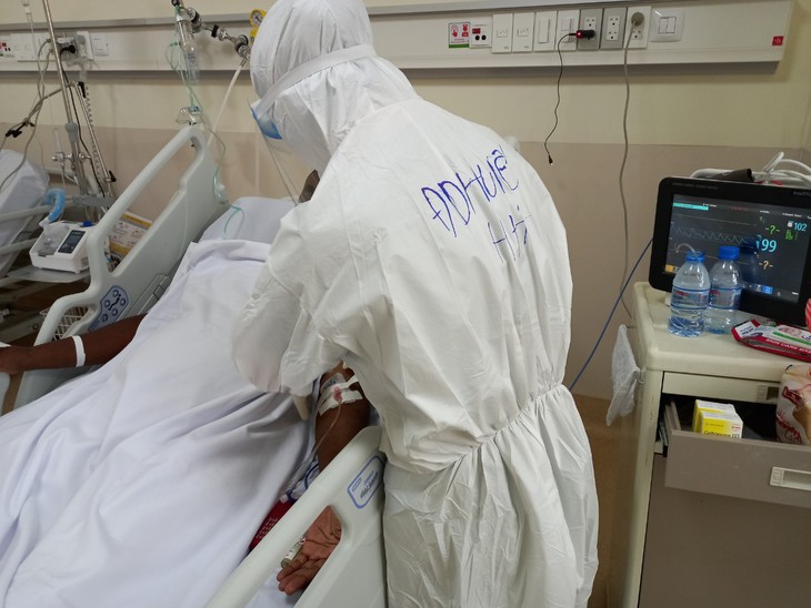 Người nước ngoài mắc COVID-19 nặng: “Y bác sĩ Việt Nam đã hồi sinh cuộc đời tôi” - Ảnh 5. Người nước ngoài mắc COVID-19 nặng: “Y bác sĩ Việt Nam đã hồi sinh cuộc đời tôi” - Ảnh 5.
