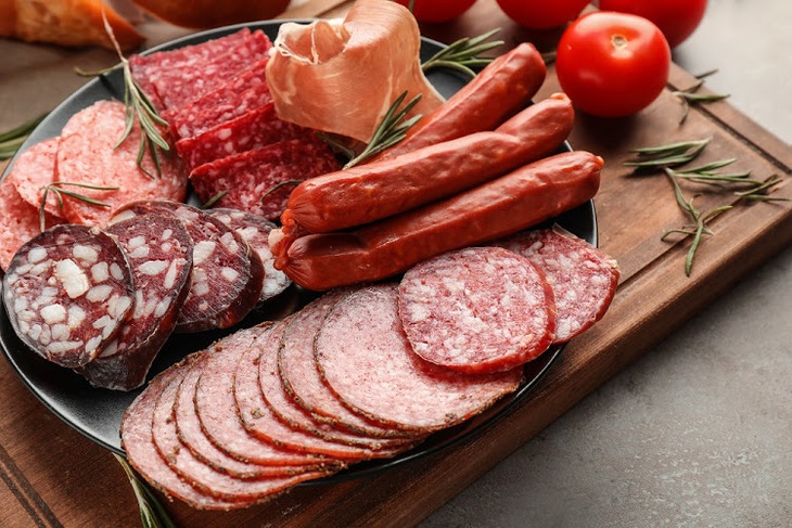5 loại thực phẩm người bệnh suy tim cần hạn chế để kiểm soát bệnh của mình - Ảnh 3.