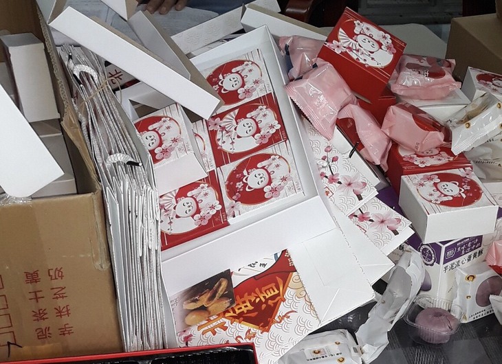 Liên tiếp phát hiện, thu giữ số lượng lớn bánh trung thu không rõ nguồn gốc - Ảnh 2.
