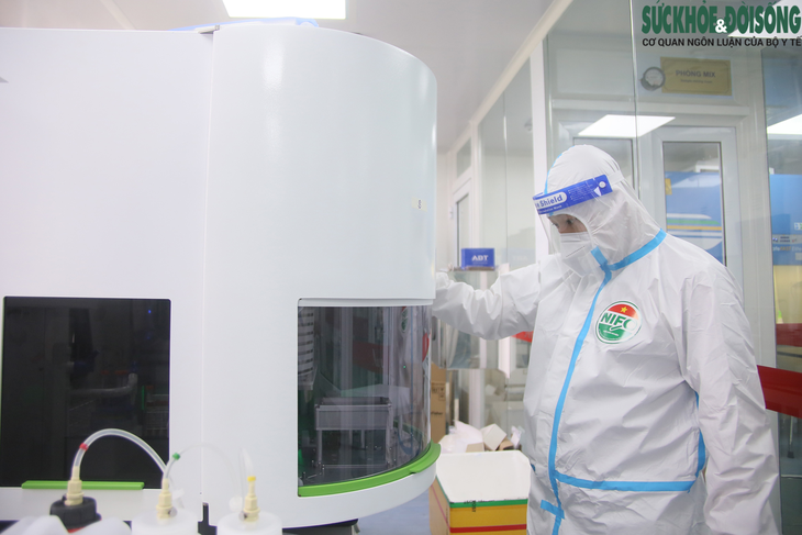 Trắng đêm “truy lùng” SARS-CoV-2 cho Hà Nội đợt cao điểm - Ảnh 9.