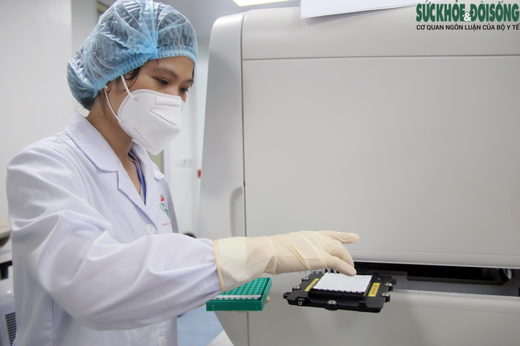 Trắng đêm “truy lùng” SARS-CoV-2 cho Hà Nội đợt cao điểm - Ảnh 11.