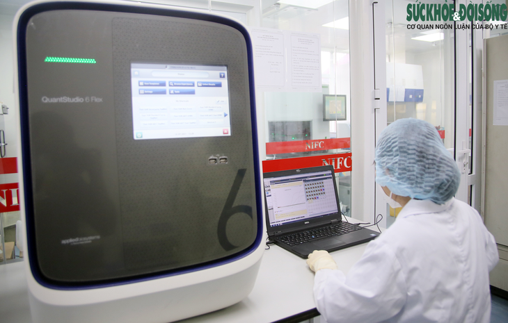 Trắng đêm “truy lùng” SARS-CoV-2 cho Hà Nội đợt cao điểm - Ảnh 12.
