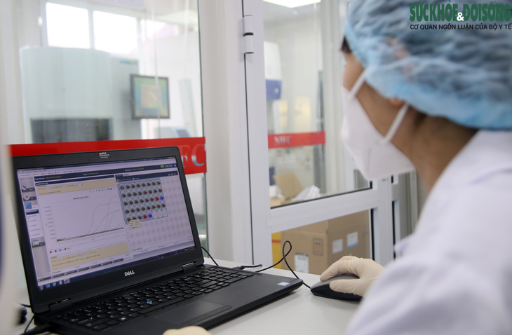 Trắng đêm “truy lùng” SARS-CoV-2 cho Hà Nội đợt cao điểm - Ảnh 13.