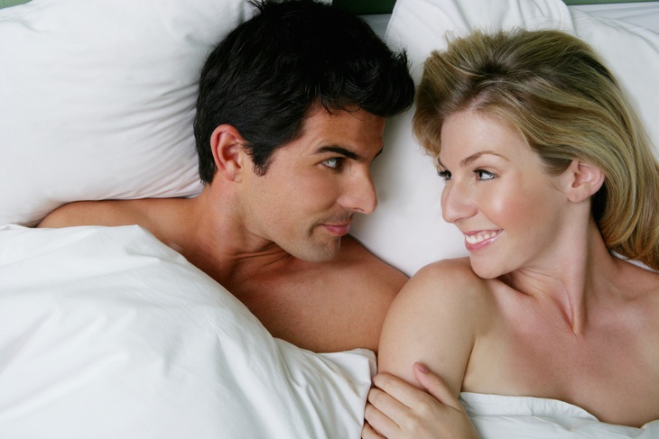 Quan hệ tình dục qua đường hậu môn gây ra những rủi ro nào? - Ảnh 2.