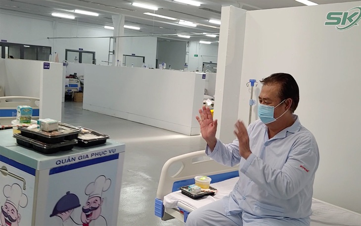 Những 'cánh tay nối dài' của y bác sĩ giữa tâm dịch khắc nghiệt
