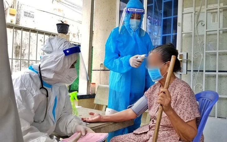 Khóc, cười cùng bệnh nhân F0 điều trị tại nhà...