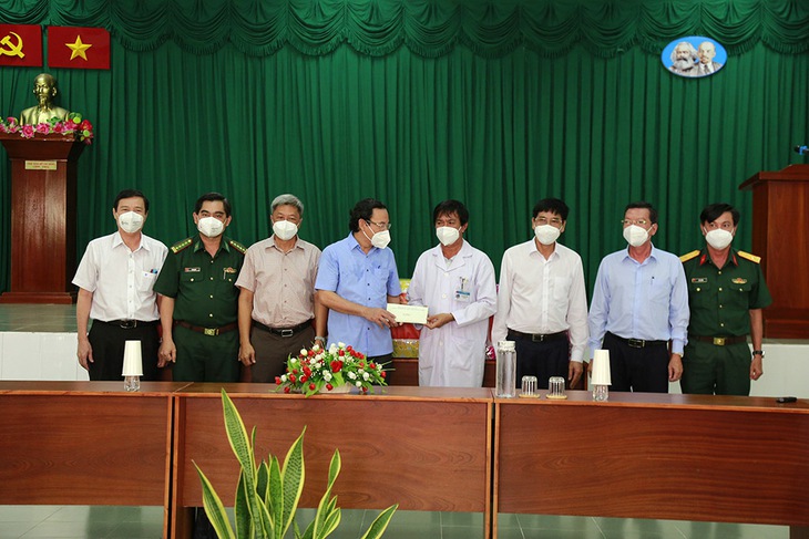 Thứ trưởng Bộ Y tế Nguyễn Trường Sơn: Cần xây dựng "ngân hàng máu" ngay tuyến huyện - Ảnh 3. Thứ trưởng Bộ Y tế Nguyễn Trường Sơn: Cần xây dựng "ngân hàng máu" ngay tuyến huyện - Ảnh 3.
