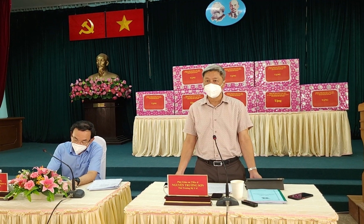 Thứ trưởng Bộ Y tế Nguyễn Trường Sơn chỉ ra 4 nhiệm vụ phải làm nếu muốn huyện Cần Giờ "sạch" COVID-19 sau 15/9 - Ảnh 2. Thứ trưởng Bộ Y tế Nguyễn Trường Sơn chỉ ra 4 nhiệm vụ phải làm nếu muốn huyện Cần Giờ "sạch" COVID-19 sau 15/9 - Ảnh 2.