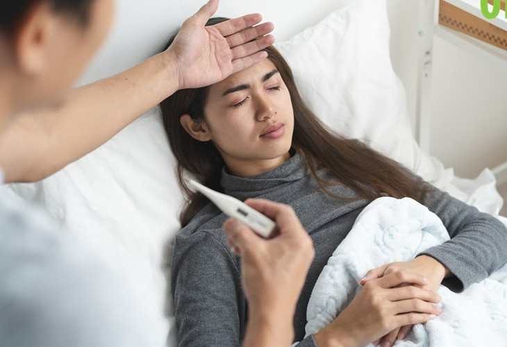 Cảnh giác nhầm lẫn sốt sau tiêm vaccine COVID-19 và các bệnh khác - Ảnh 3.
