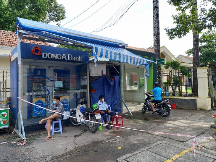 Bộ Y tế giám sát để ngăn chặn dịch COVID-19 tại hai cơ sở chăm sóc bệnh nhân tâm thần ở Đồng Nai - Ảnh 5. Bộ Y tế giám sát để ngăn chặn dịch COVID-19 tại hai cơ sở chăm sóc bệnh nhân tâm thần ở Đồng Nai - Ảnh 5.