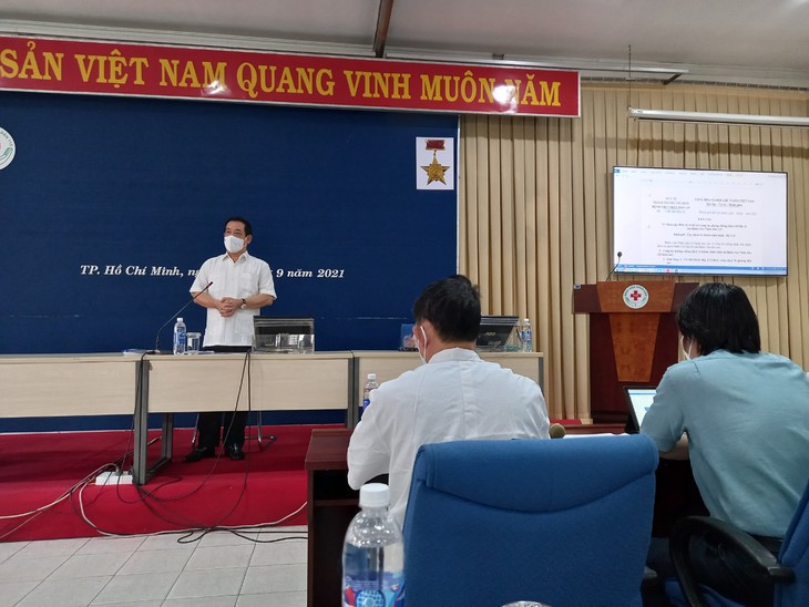 Gian khổ đến mấy cũng không từ chối cứu chữa bệnh nhân COVID-19 - Ảnh 4.