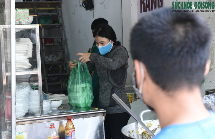 Hà Nội: Phở bò, cơm rang, bún ốc... đắt hàng ở "vùng xanh" Gia Lâm - Ảnh 9.